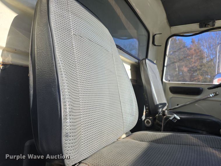 image for item DQ5340 1986 Ford L8000 dump truck