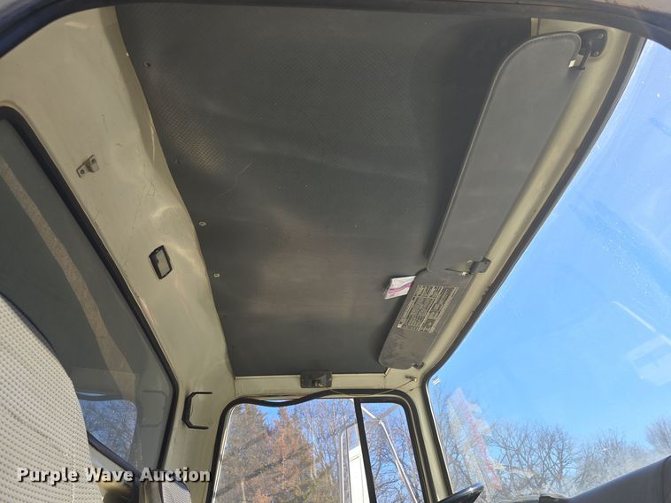 image for item DQ5340 1986 Ford L8000 dump truck