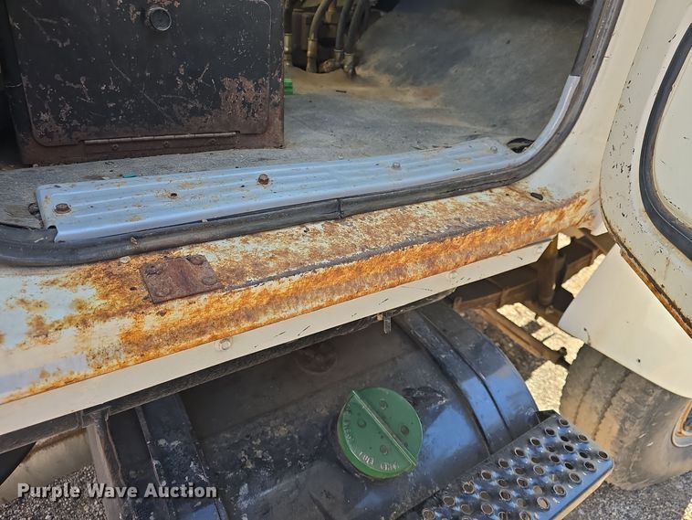 image for item DQ5340 1986 Ford L8000 dump truck