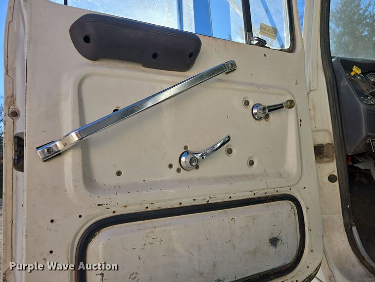 image for item DQ5340 1986 Ford L8000 dump truck