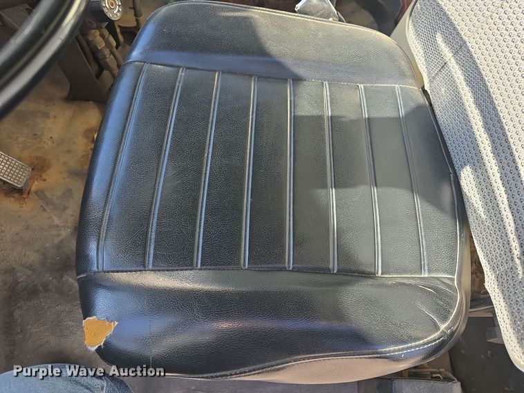 image for item DQ5340 1986 Ford L8000 dump truck