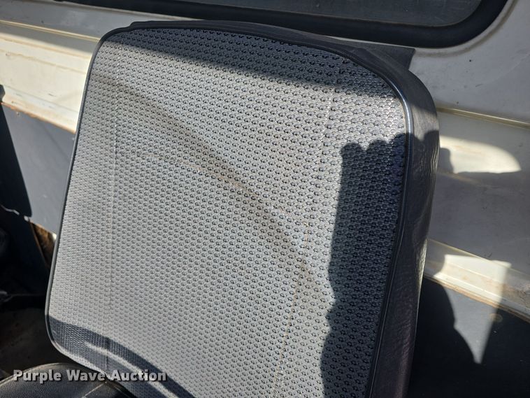 image for item DQ5340 1986 Ford L8000 dump truck