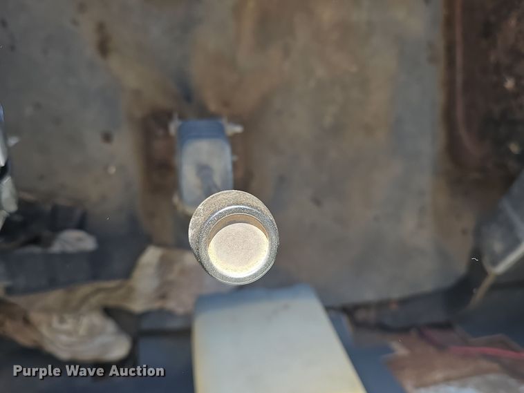 image for item DQ5340 1986 Ford L8000 dump truck