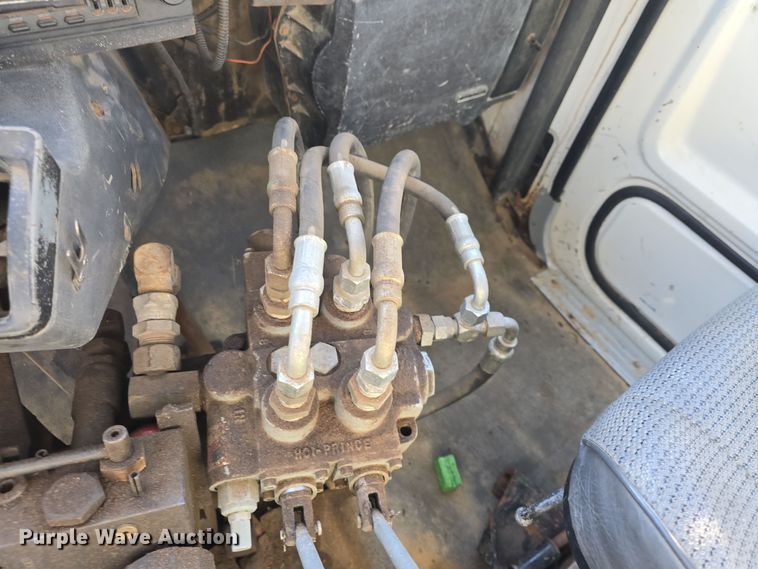 image for item DQ5340 1986 Ford L8000 dump truck