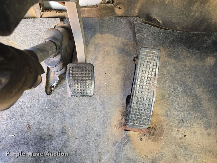 image for item DQ5340 1986 Ford L8000 dump truck