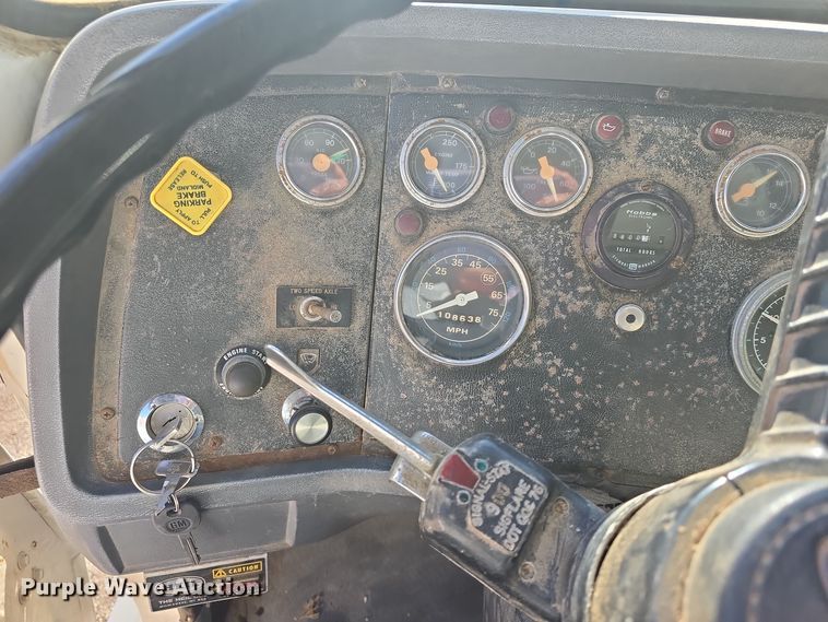 image for item DQ5340 1986 Ford L8000 dump truck