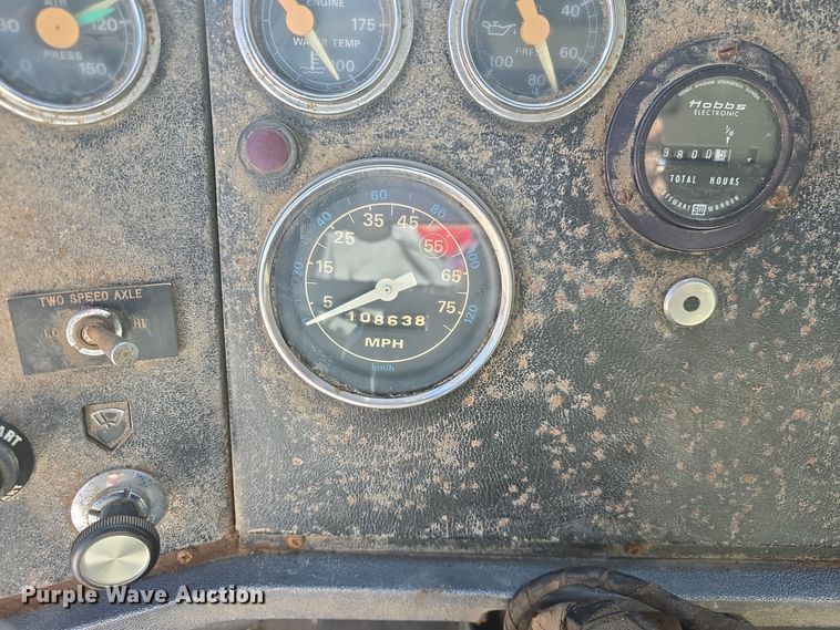 image for item DQ5340 1986 Ford L8000 dump truck