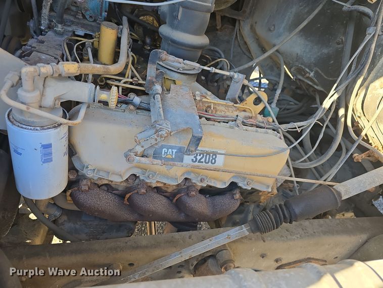 image for item DQ5340 1986 Ford L8000 dump truck