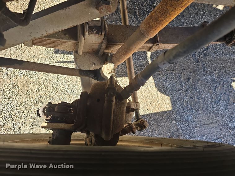 image for item DQ5340 1986 Ford L8000 dump truck