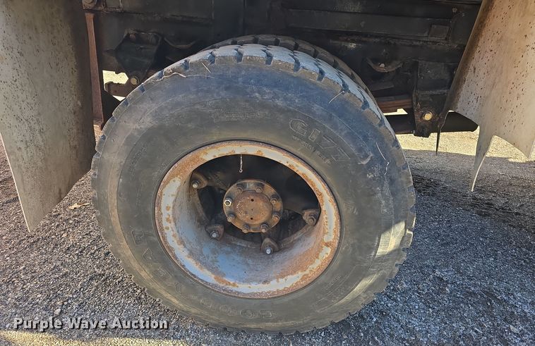 image for item DQ5340 1986 Ford L8000 dump truck