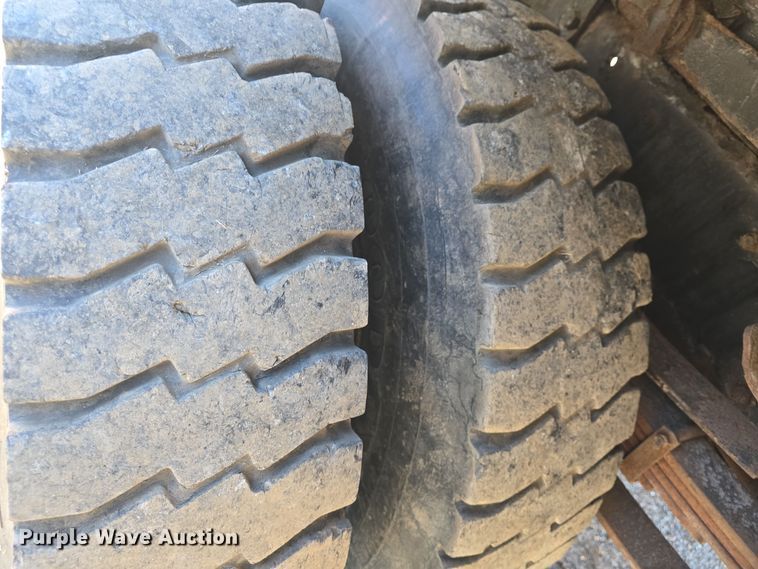 image for item DQ5340 1986 Ford L8000 dump truck