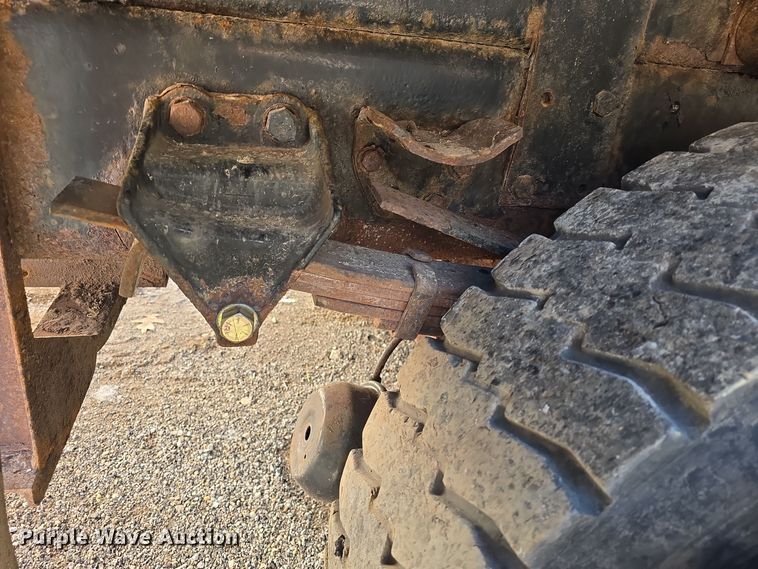 image for item DQ5340 1986 Ford L8000 dump truck