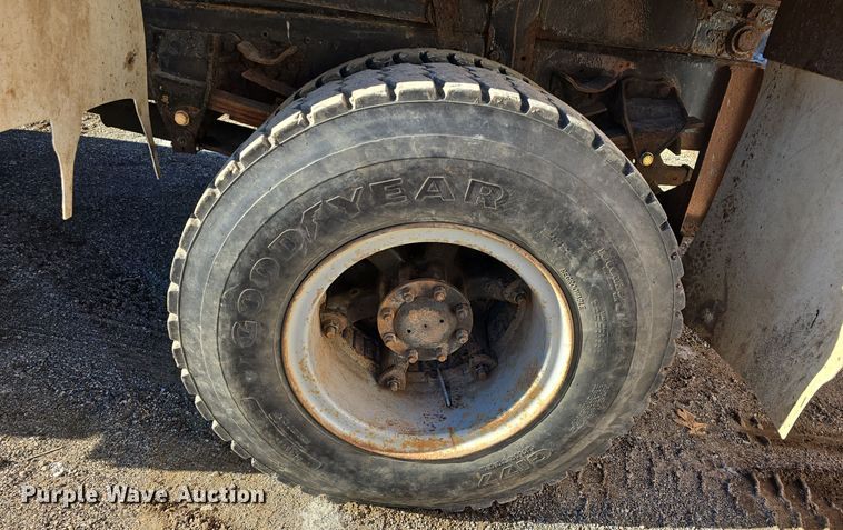 image for item DQ5340 1986 Ford L8000 dump truck