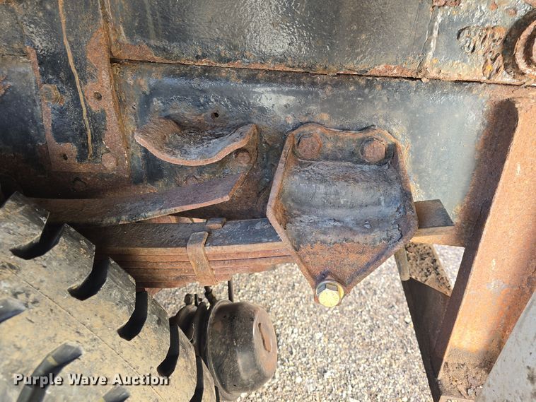 image for item DQ5340 1986 Ford L8000 dump truck