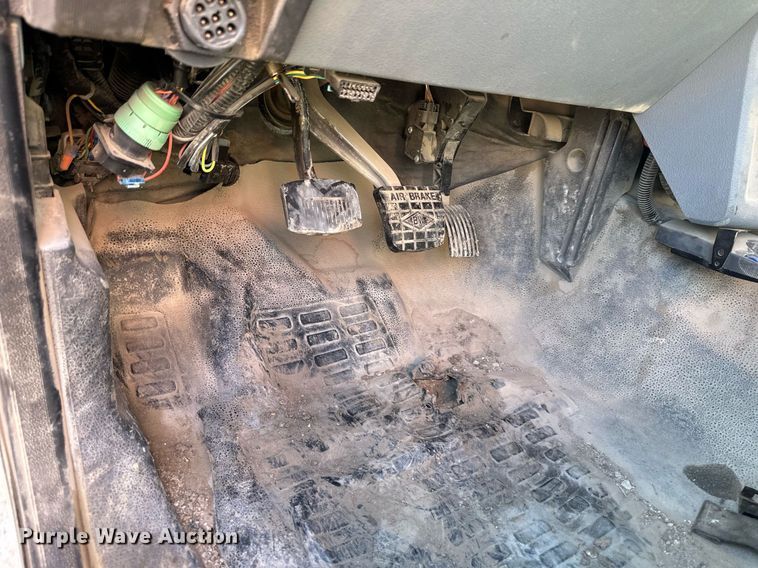 image for item DS3339 2012 Ford F750 Super Duty dump truck