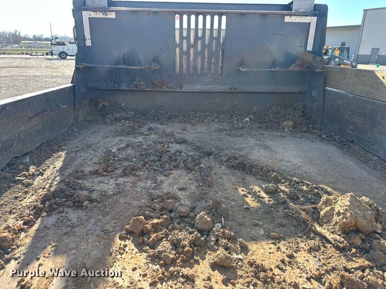 image for item DS3343 2015 Ford F550 Super Duty dump truck