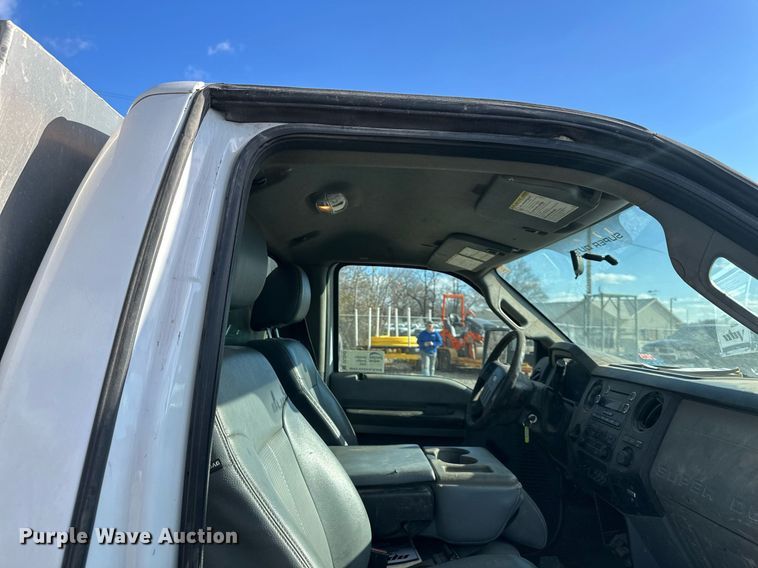 image for item DS3343 2015 Ford F550 Super Duty dump truck