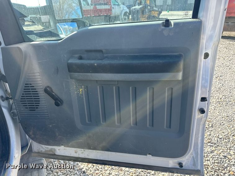 image for item DS3343 2015 Ford F550 Super Duty dump truck