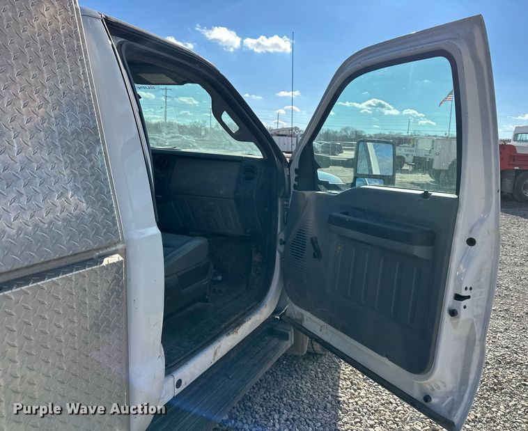 image for item DS3343 2015 Ford F550 Super Duty dump truck