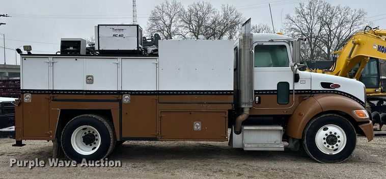 image for item DS3353 2009 Peterbilt 335 utility / service truck