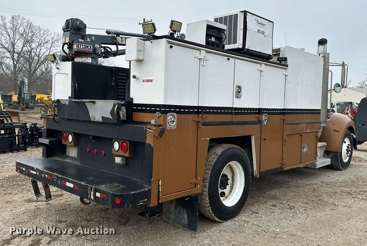 image for item DS3353 2009 Peterbilt 335 utility / service truck