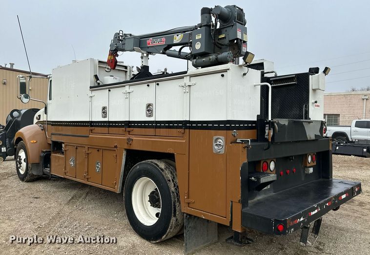 image for item DS3353 2009 Peterbilt 335 utility / service truck