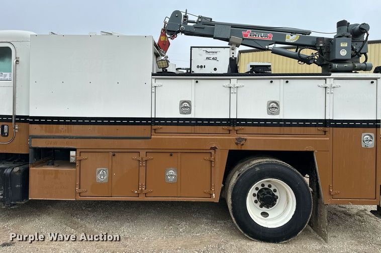 image for item DS3353 2009 Peterbilt 335 utility / service truck