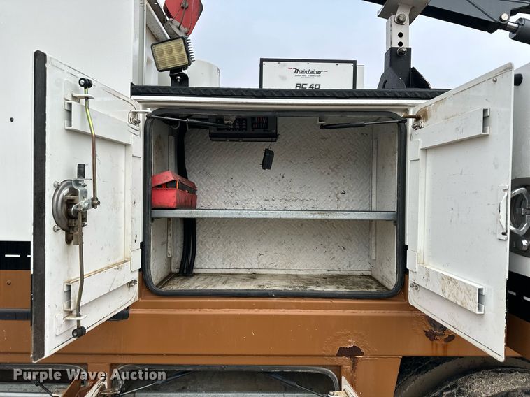 image for item DS3353 2009 Peterbilt 335 utility / service truck