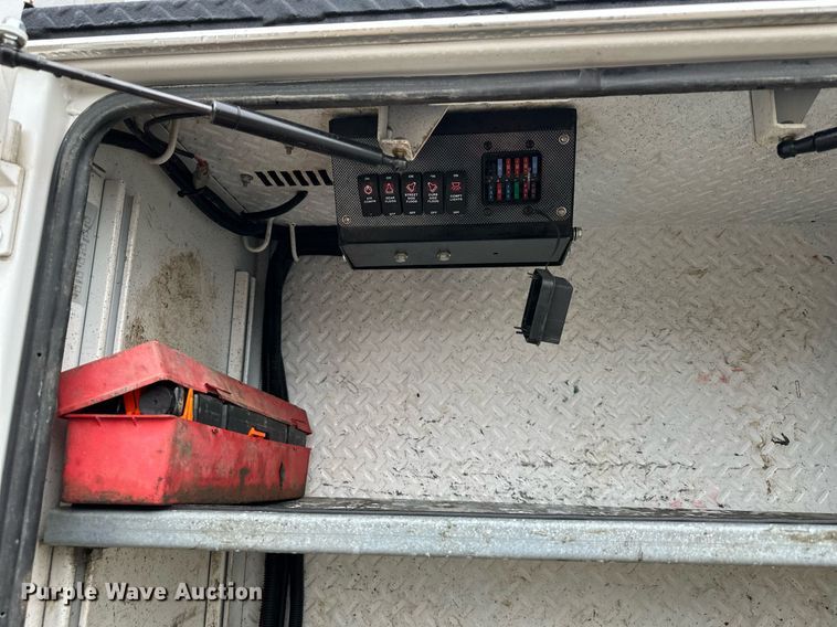 image for item DS3353 2009 Peterbilt 335 utility / service truck