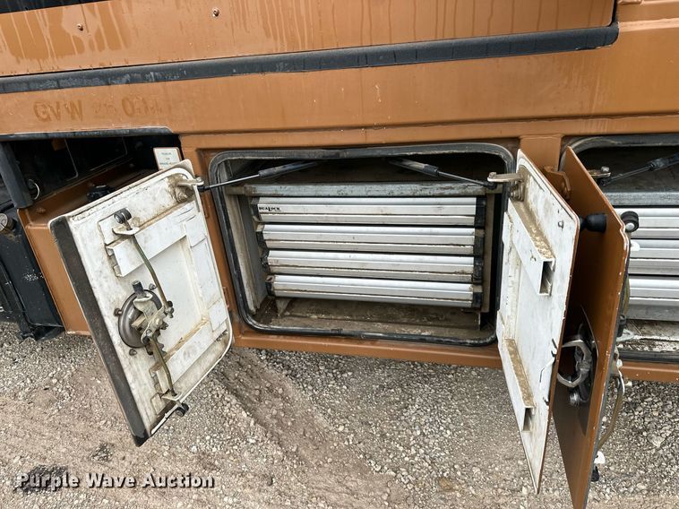 image for item DS3353 2009 Peterbilt 335 utility / service truck