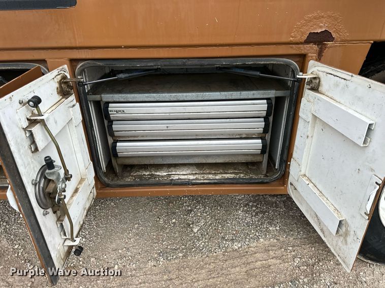 image for item DS3353 2009 Peterbilt 335 utility / service truck