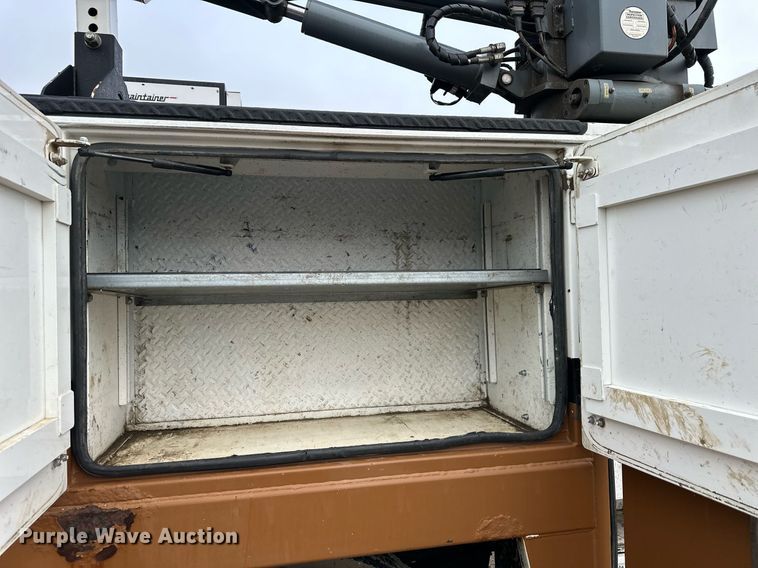 image for item DS3353 2009 Peterbilt 335 utility / service truck