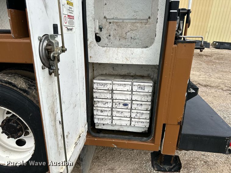 image for item DS3353 2009 Peterbilt 335 utility / service truck