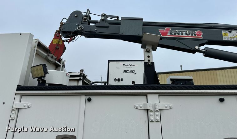 image for item DS3353 2009 Peterbilt 335 utility / service truck