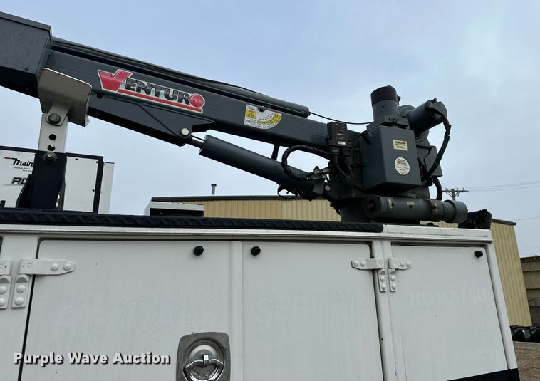 image for item DS3353 2009 Peterbilt 335 utility / service truck