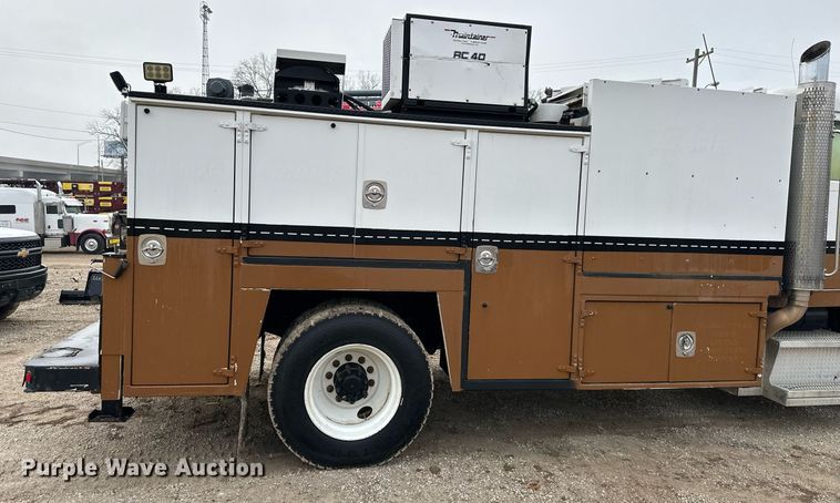 image for item DS3353 2009 Peterbilt 335 utility / service truck