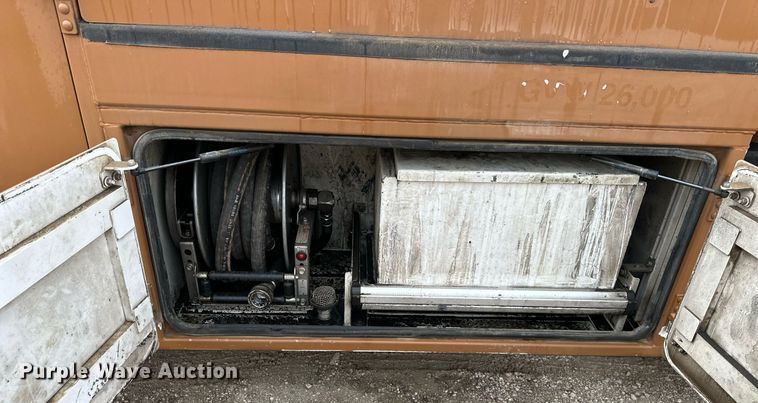 image for item DS3353 2009 Peterbilt 335 utility / service truck