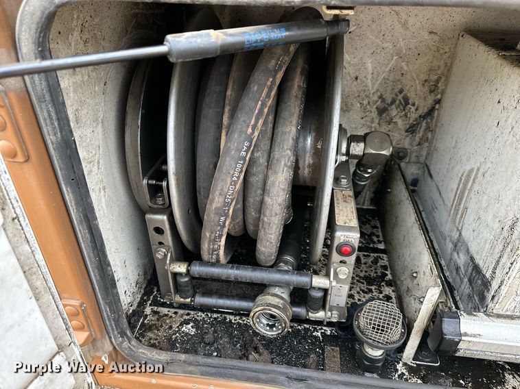 image for item DS3353 2009 Peterbilt 335 utility / service truck