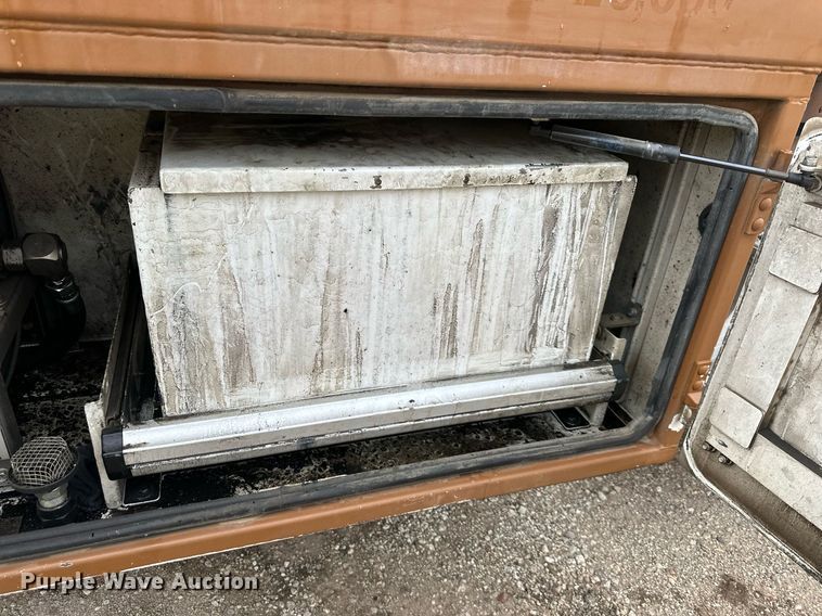 image for item DS3353 2009 Peterbilt 335 utility / service truck