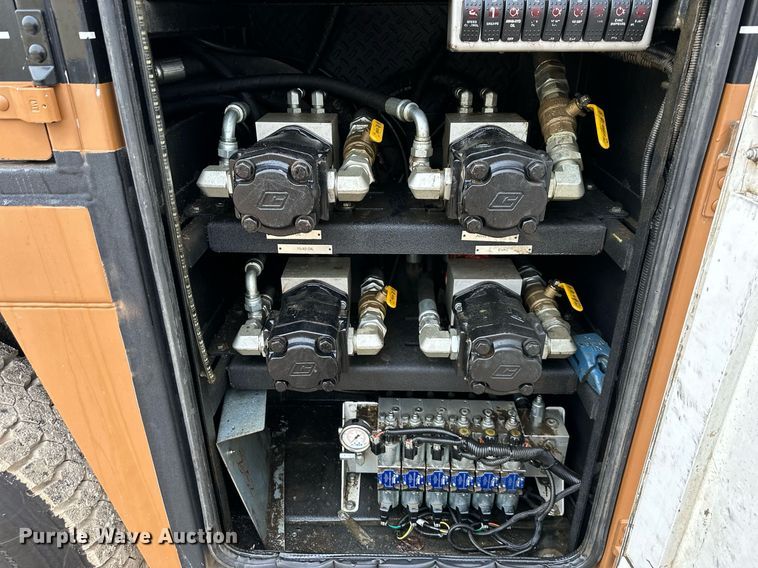 image for item DS3353 2009 Peterbilt 335 utility / service truck