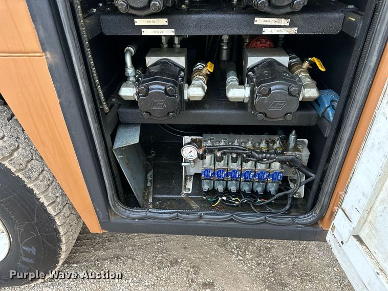 image for item DS3353 2009 Peterbilt 335 utility / service truck