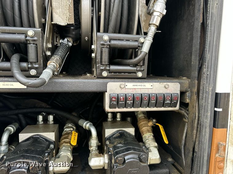 image for item DS3353 2009 Peterbilt 335 utility / service truck