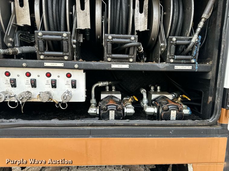 image for item DS3353 2009 Peterbilt 335 utility / service truck