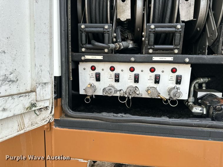 image for item DS3353 2009 Peterbilt 335 utility / service truck