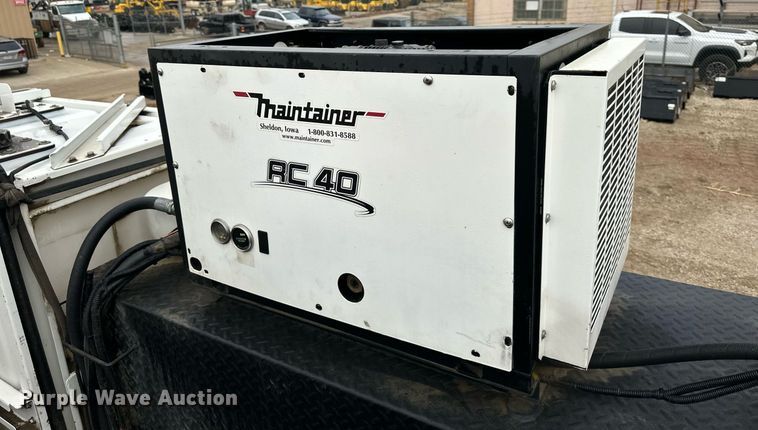 image for item DS3353 2009 Peterbilt 335 utility / service truck