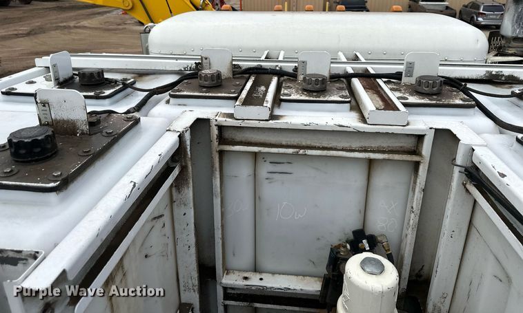 image for item DS3353 2009 Peterbilt 335 utility / service truck