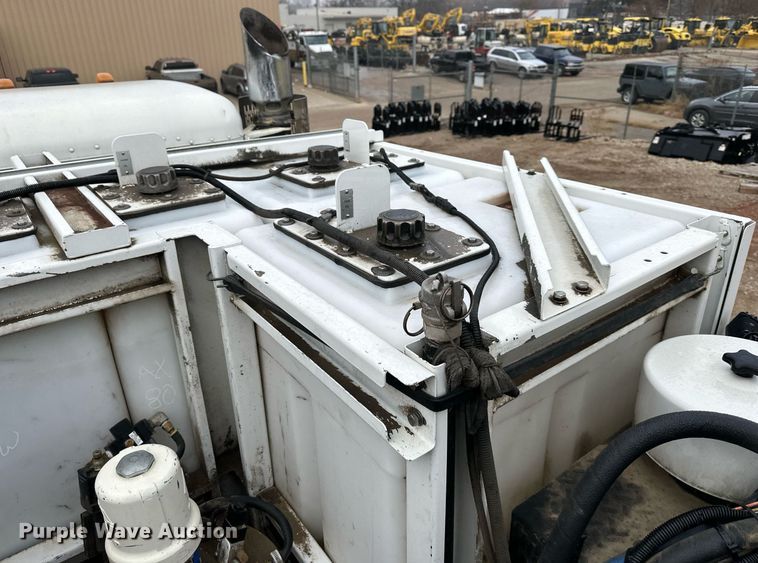 image for item DS3353 2009 Peterbilt 335 utility / service truck