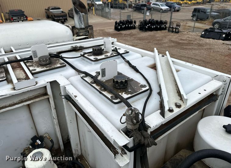 image for item DS3353 2009 Peterbilt 335 utility / service truck