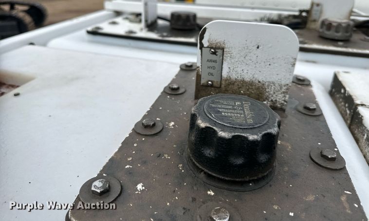 image for item DS3353 2009 Peterbilt 335 utility / service truck