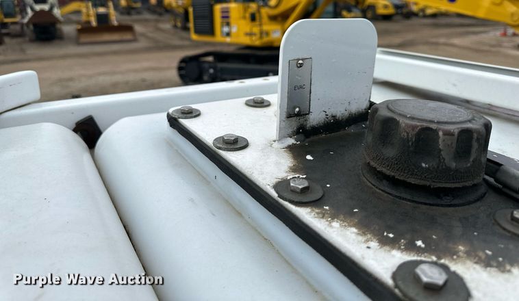 image for item DS3353 2009 Peterbilt 335 utility / service truck